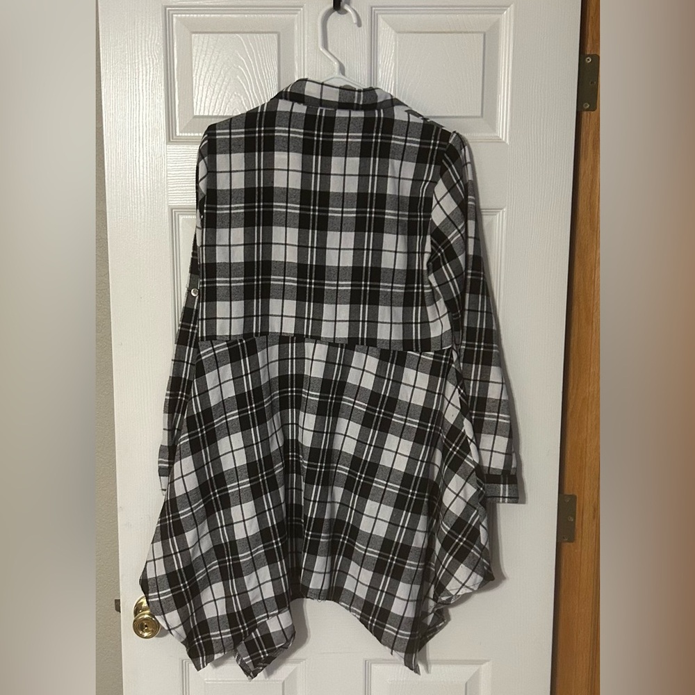 Plaid Black and White Tunic Top - Picture 2 of 4